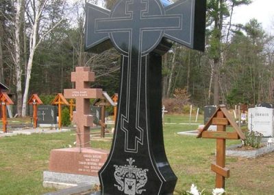 Monument-funeraire-classique-croix